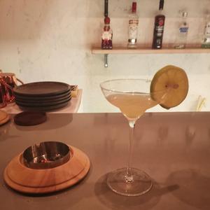 校花的两个奶头被揪得又红又
